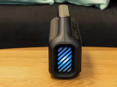 Đèn ở bên hông của loa Soundcore Boom 2 (Ảnh: Internet) Đèn ở bên hông của loa Soundcore Boom 2 (Ảnh: Internet)