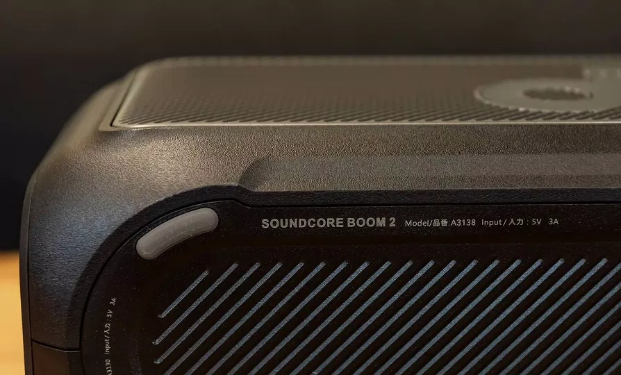 Mặt dưới của loa Soundcore Boom 2 (Ảnh: Internet)