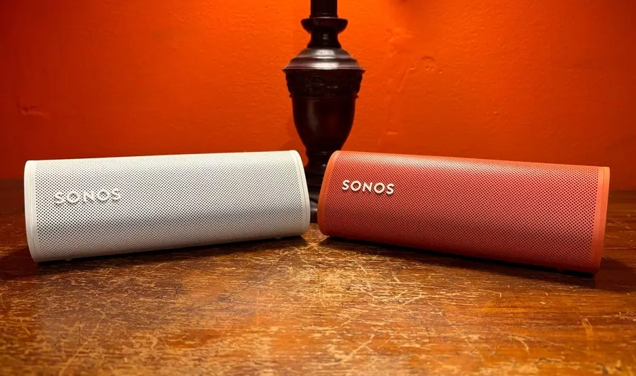 Loa Sonos Roam 2 và Roam thế hệ trước (Ảnh: Internet) Loa Sonos Roam 2 và Roam thế hệ trước (Ảnh: Internet)