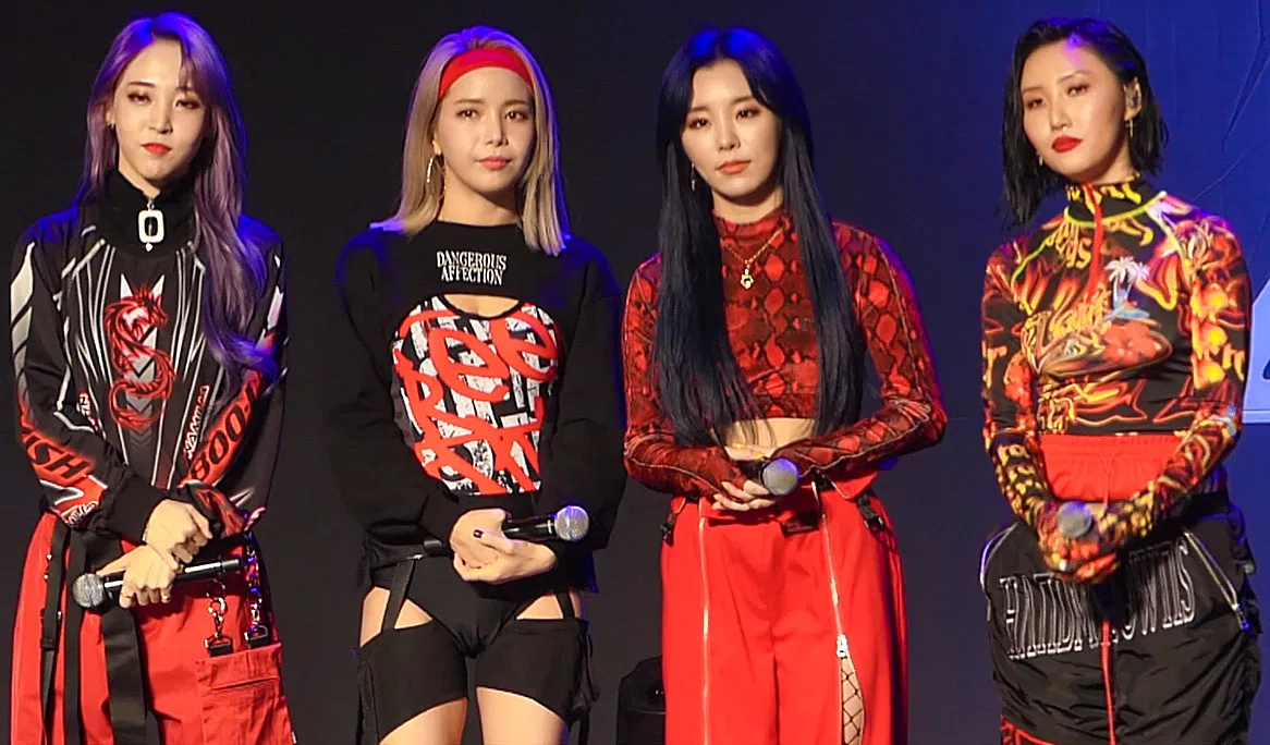 마마무(MAMAMOO) - 별이 빛나는 밤(Starry night) ( ảnh: internet).