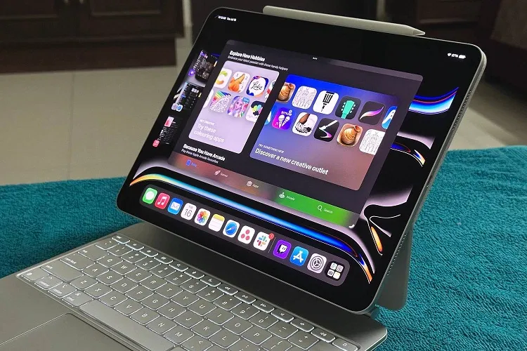 Sử dụng iPad Pro với bàn phím Magic của Apple (Ảnh: Internet) Sử dụng iPad Pro với bàn phím Magic của Apple (Ảnh: Internet)