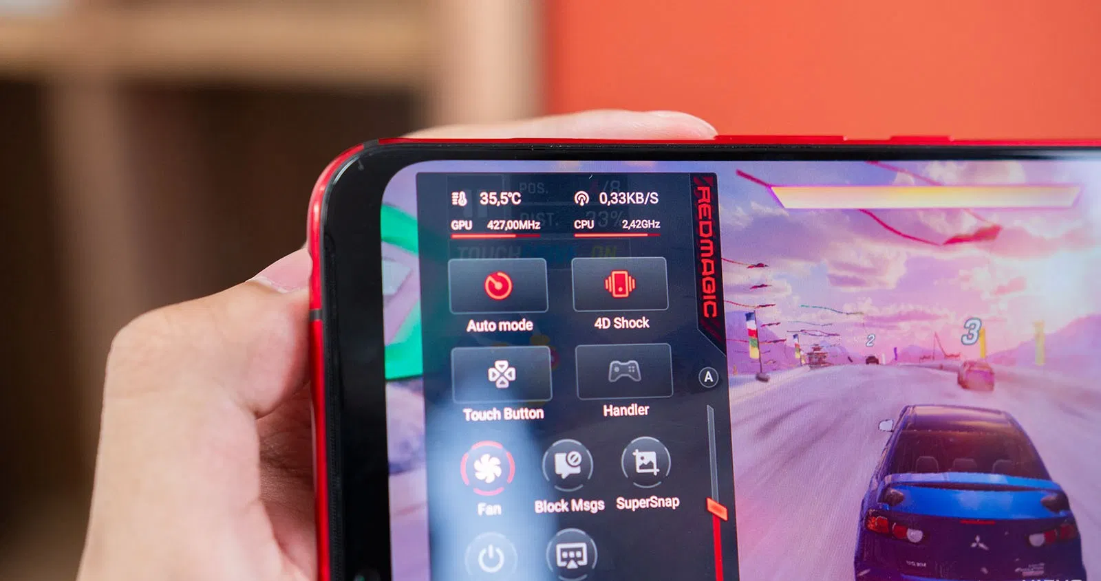 REDMAGIC 3 sở hữu tính năng 4D Shock, mô phỏng rung động theo thời gian thực, tạo cảm giác chân thực cho từng diễn biến trong game (Ảnh: Internet) REDMAGIC 3 sở hữu tính năng 4D Shock, mô phỏng rung động theo thời gian thực, tạo cảm giác chân thực cho từng diễn biến trong game (Ảnh: Internet)