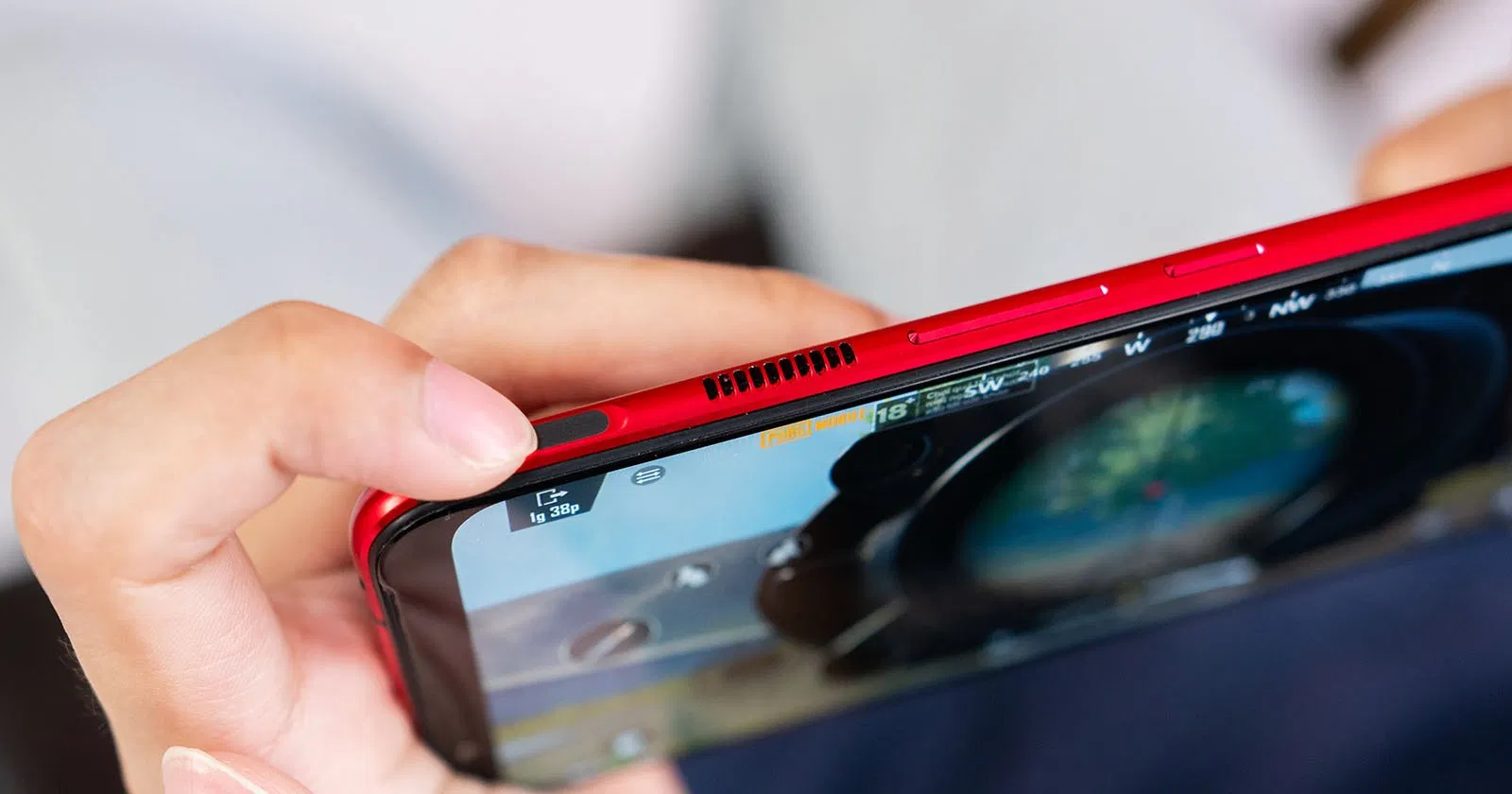 Khe tản nhiệt bên hông giúp làm mát trong quá trình chơi game (Ảnh: Internet) Khe tản nhiệt bên hông giúp làm mát trong quá trình chơi game (Ảnh: Internet)