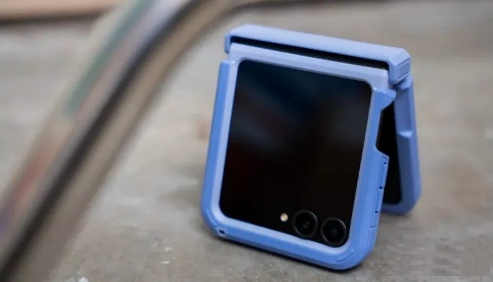 Ốp lưng Otterbox Defender XT cho điện thoại Galaxy Z Flip 6 (Ảnh: Internet)