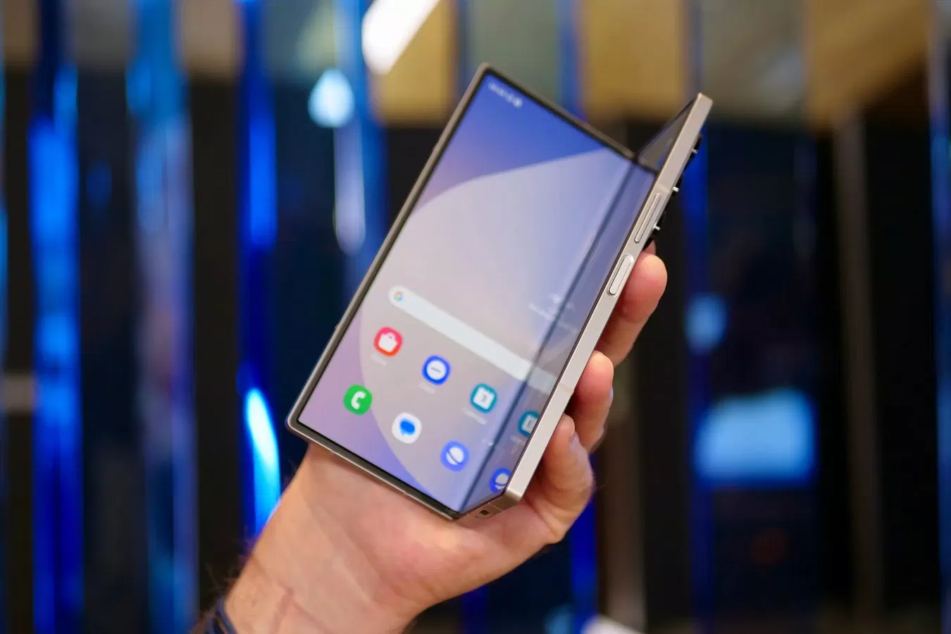 Galaxy Z Fold 6 là điện thoại gập mỏng nhất của Samsung