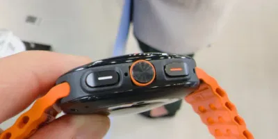 Galaxy Watch Ultra với nút Quick Button ở giữa (Ảnh: Internet) Galaxy Watch Ultra với nút Quick Button ở giữa (Ảnh: Internet)