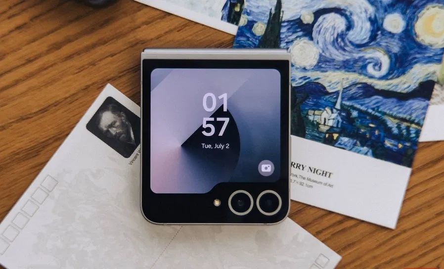 Màn hình ngoài của điện thoại Galaxy Z Flip 6 (Ảnh: Internet) Màn hình ngoài của điện thoại Galaxy Z Flip 6 (Ảnh: Internet)