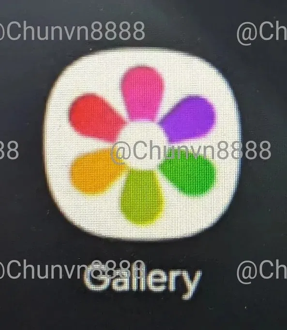 Một số ảnh chụp màn hình bị rò rỉ khác đã tiết lộ thiết kế biểu tượng ứng dụng Camera và Thư viện mới trong One UI 7.0 (Ảnh: Internet) Một số ảnh chụp màn hình bị rò rỉ khác đã tiết lộ thiết kế biểu tượng ứng dụng Camera và Thư viện mới trong One UI 7.0 (Ảnh: Internet)