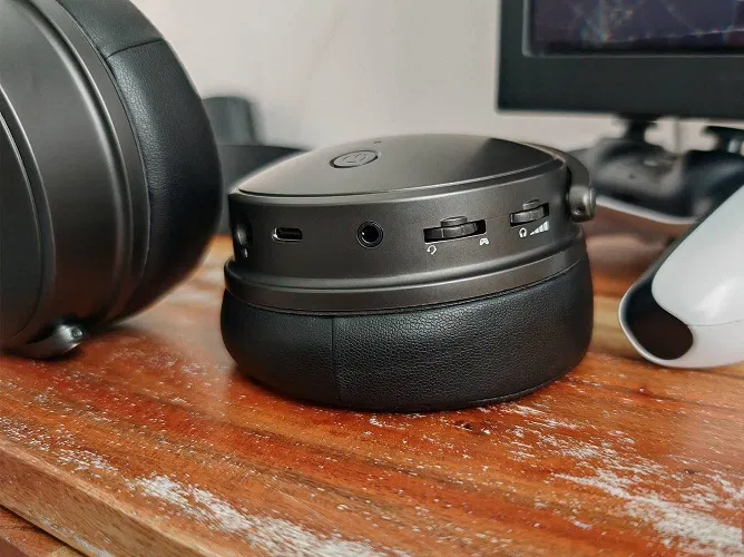 Các nút điều khiển của tai nghe Audeze Maxwell (Ảnh: Internet) Các nút điều khiển của tai nghe Audeze Maxwell (Ảnh: Internet)