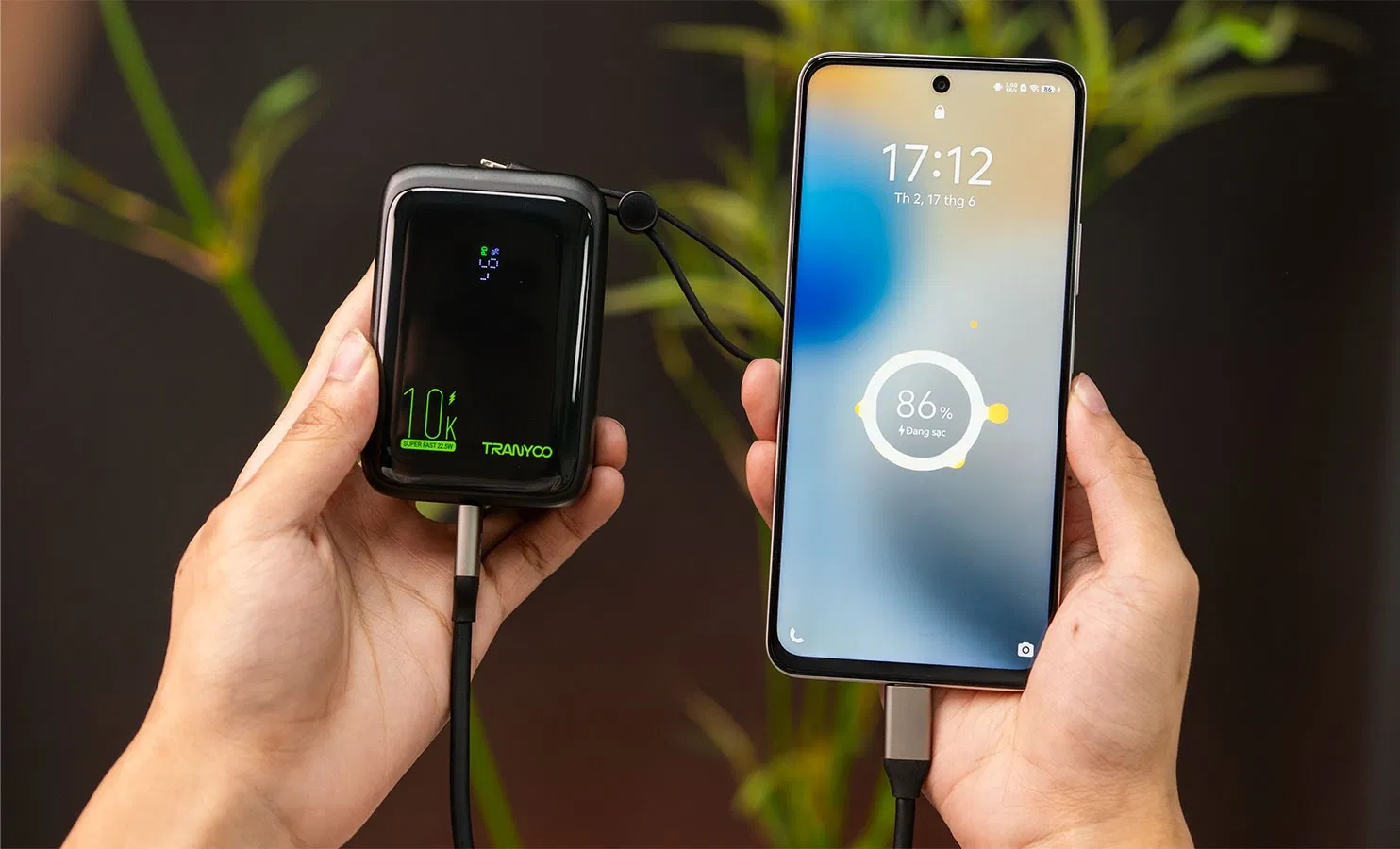 TRANYOO T-K14 sở hữu dung lượng 10.000mAh nhờ thế có thể sạc đầy cho bất cứ smartphone nào (Ảnh: Internet) TRANYOO T-K14 sở hữu dung lượng 10.000mAh nhờ thế có thể sạc đầy cho bất cứ smartphone nào (Ảnh: Internet)