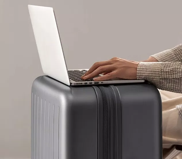 Mijia Expandable Suitcase sử dụng khóa kết hợp TSA được tích hợp bên trong vali, đáp ứng tiêu chuẩn an ninh hàng không quốc tế TSA, giúp bạn an tâm bảo vệ tài sản cá nhân (Ảnh: Internet)