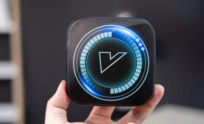 Vontar H618 có thiết kế khá mỏng và nhẹ, và ọp ẹp (Ảnh: Internet) Vontar H618 có thiết kế khá mỏng và nhẹ, và ọp ẹp (Ảnh: Internet)