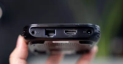 Vontar H618 cũng không làm người dùng thất vọng với đầy đủ các cổng giao tiếp cần thiết như HDMI, USB, LAN (Ảnh: Internet) Vontar H618 cũng không làm người dùng thất vọng với đầy đủ các cổng giao tiếp cần thiết như HDMI, USB, LAN (Ảnh: Internet)