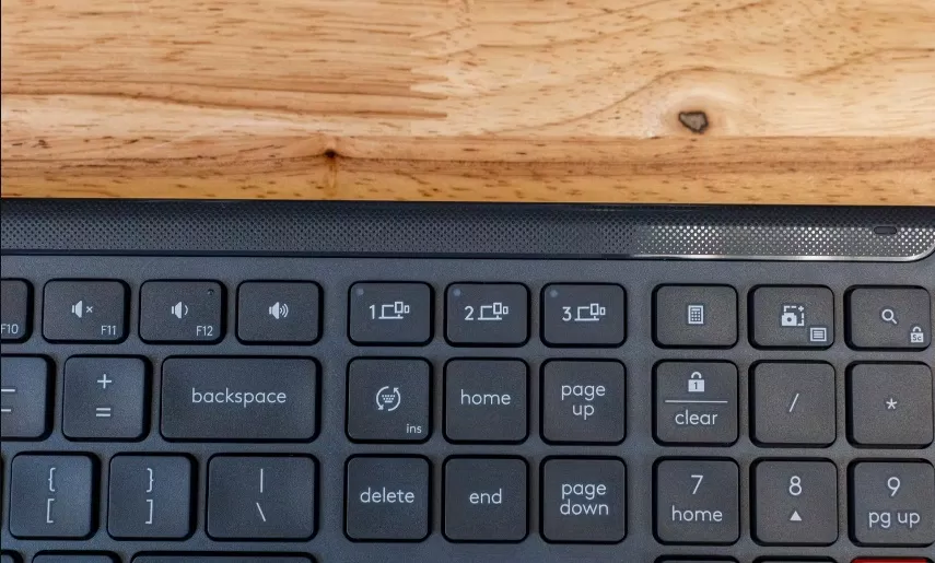 Cận cảnh bàn phím Logitech Signature Slim Combo MK955 (Ảnh: Internet) Cận cảnh bàn phím Logitech Signature Slim Combo MK955 (Ảnh: Internet)