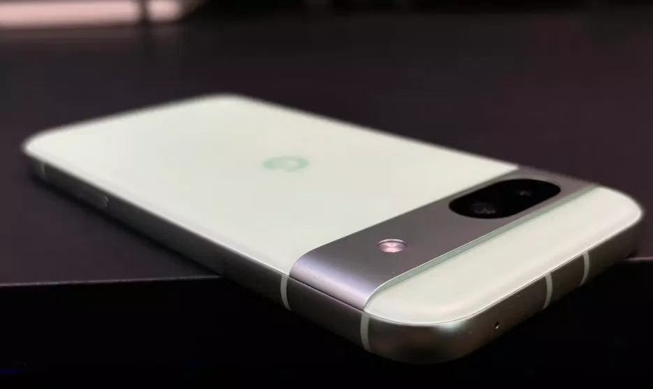 Thanh camera của điện thoại Pixel 8a (Ảnh: Internet) Thanh camera của điện thoại Pixel 8a (Ảnh: Internet)