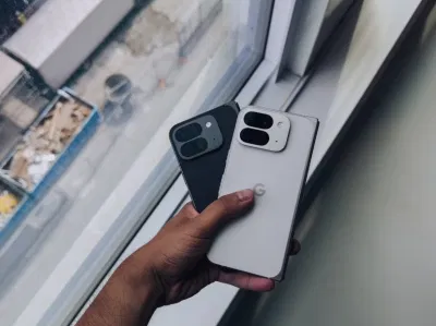 Điện thoại Pixel 9 Pro Fold màu trắng và đen (Ảnh: Internet) Điện thoại Pixel 9 Pro Fold màu trắng và đen (Ảnh: Internet)