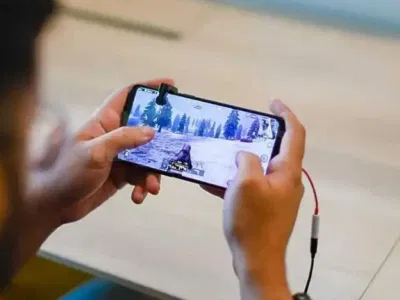 Bạn đang sử dụng điện thoại trong khi sạc