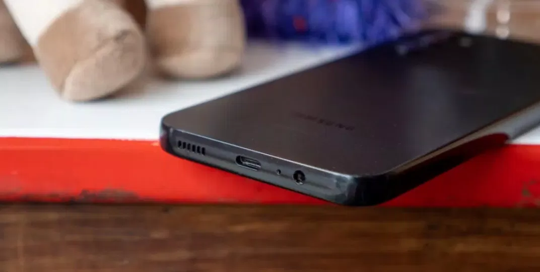 Cổng USB-C của điện thoại Galaxy A14 (Ảnh: Internet) Cổng USB-C của điện thoại Galaxy A14 (Ảnh: Internet)