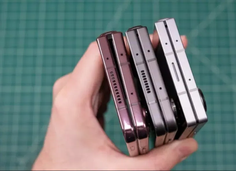 So sánh từ trái sang phải: Galaxy Z Fold 4, Z Fold 5, Z Fold 6 (Ảnh: Internet) So sánh từ trái sang phải: Galaxy Z Fold 4, Z Fold 5, Z Fold 6 (Ảnh: Internet)