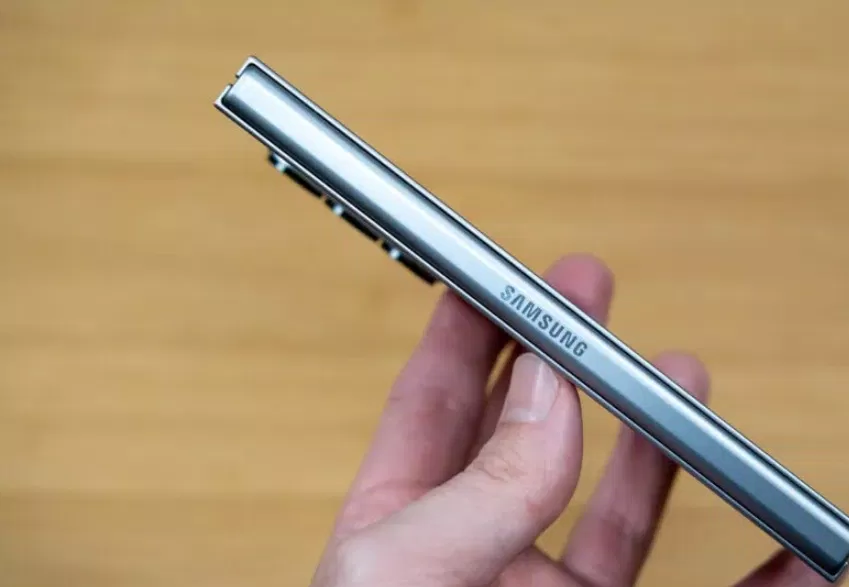 Bản lề của điện thoại Galaxy Z Fold 6 (Ảnh: Internet) Bản lề của điện thoại Galaxy Z Fold 6 (Ảnh: Internet)