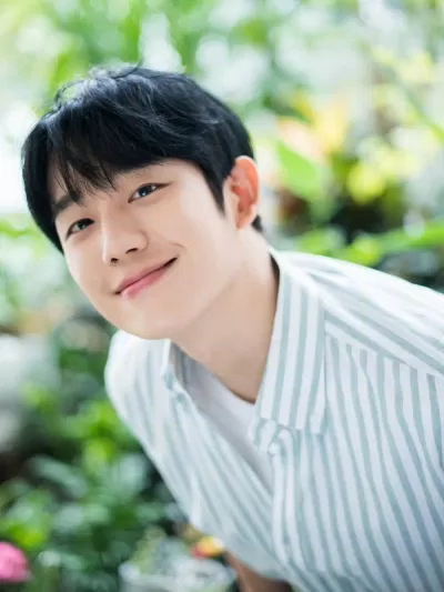 Jung Hae In gây ấn tượng với kỹ năng diễn xuất cũng như tính cách ấm áp (Ảnh: Internet)