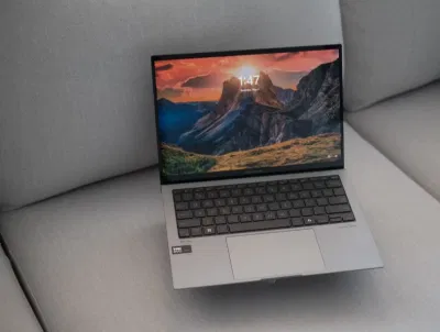 Màn hình OLED của laptop ASUS Zenbook S 13 (Ảnh: Internet) Màn hình OLED của laptop ASUS Zenbook S 13 (Ảnh: Internet)