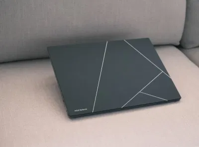 Laptop ASUS Zenbook S 13 OLED (Ảnh: Internet) Laptop ASUS Zenbook S 13 OLED (Ảnh: Internet)