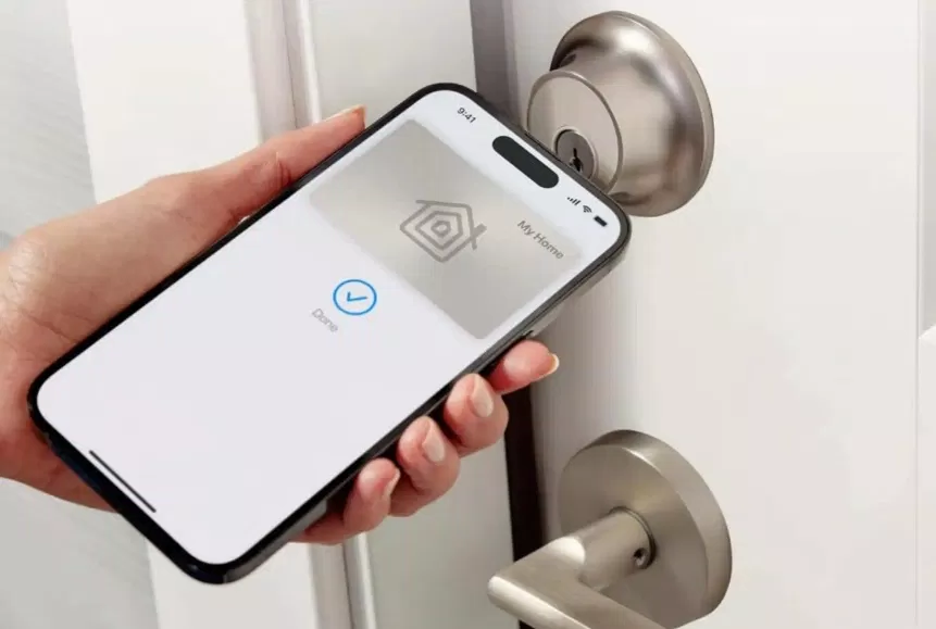 Sử dụng ổ khóa Level Lock Plus với iPhone (Ảnh: Internet) Sử dụng ổ khóa Level Lock Plus với iPhone (Ảnh: Internet)