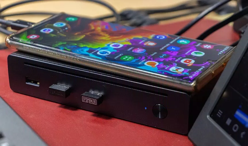 Điện thoại Samsung Note10+ kết nối với đế cắm Ugreen Revodok Max 208 (Ảnh: Internet) Điện thoại Samsung Note10+ kết nối với đế cắm Ugreen Revodok Max 208 (Ảnh: Internet)