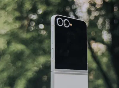 Cụm camera của điện thoại Samsung Galaxy Z Flip 6 (Ảnh: Internet) Cụm camera của điện thoại Samsung Galaxy Z Flip 6 (Ảnh: Internet)