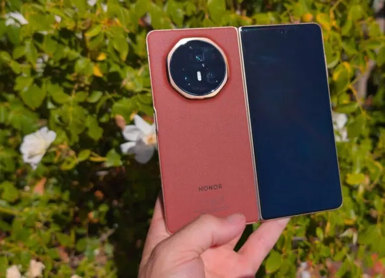 Điện thoại màn hình gập HONOR Magic V3 khi mở ra (Ảnh: Internet) Điện thoại màn hình gập HONOR Magic V3 khi mở ra (Ảnh: Internet)