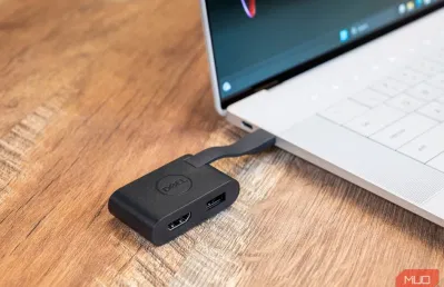 Bộ chuyển đổi đa cổng được kết nối với laptop Dell XPS 16 9640 (Ảnh: Internet) Bộ chuyển đổi đa cổng được kết nối với laptop Dell XPS 16 9640 (Ảnh: Internet)