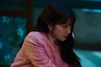 Park Shin Hye đã có một cuộc lột xác ngoạn mục khi hóa thân thành một linh hồn quỷ ám trong "The Judge From Hell" (Ảnh: Internet)