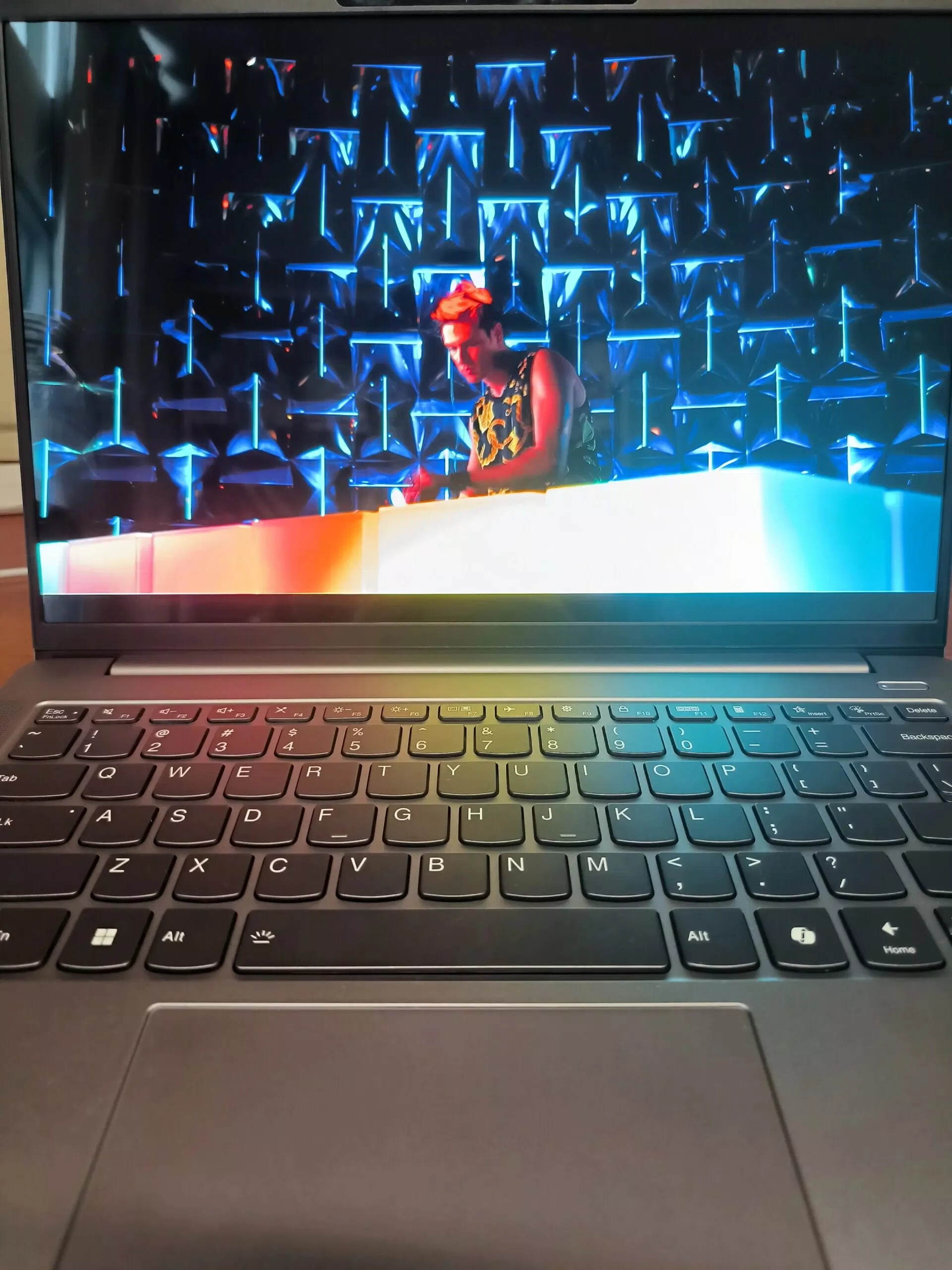 Lenovo Ideapad 5 Pro với màn hình OLED sắc nét (Nguồn: Internet) Lenovo Ideapad 5 Pro với màn hình OLED sắc nét (Nguồn: Internet)