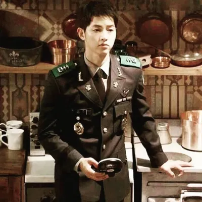 Song Joong Ki có nhiều vai diễn ấn tượng sau bộ phim “Hậu duệ Mặt Trời” (Ảnh: Internet)