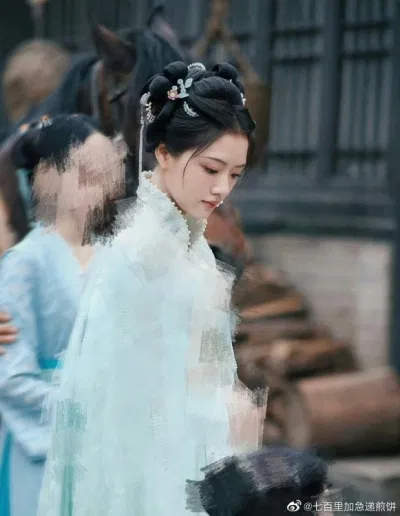 Tạo hình của nữ chính cũng nhận được nhiều sự chú ý ( ảnh: internet).