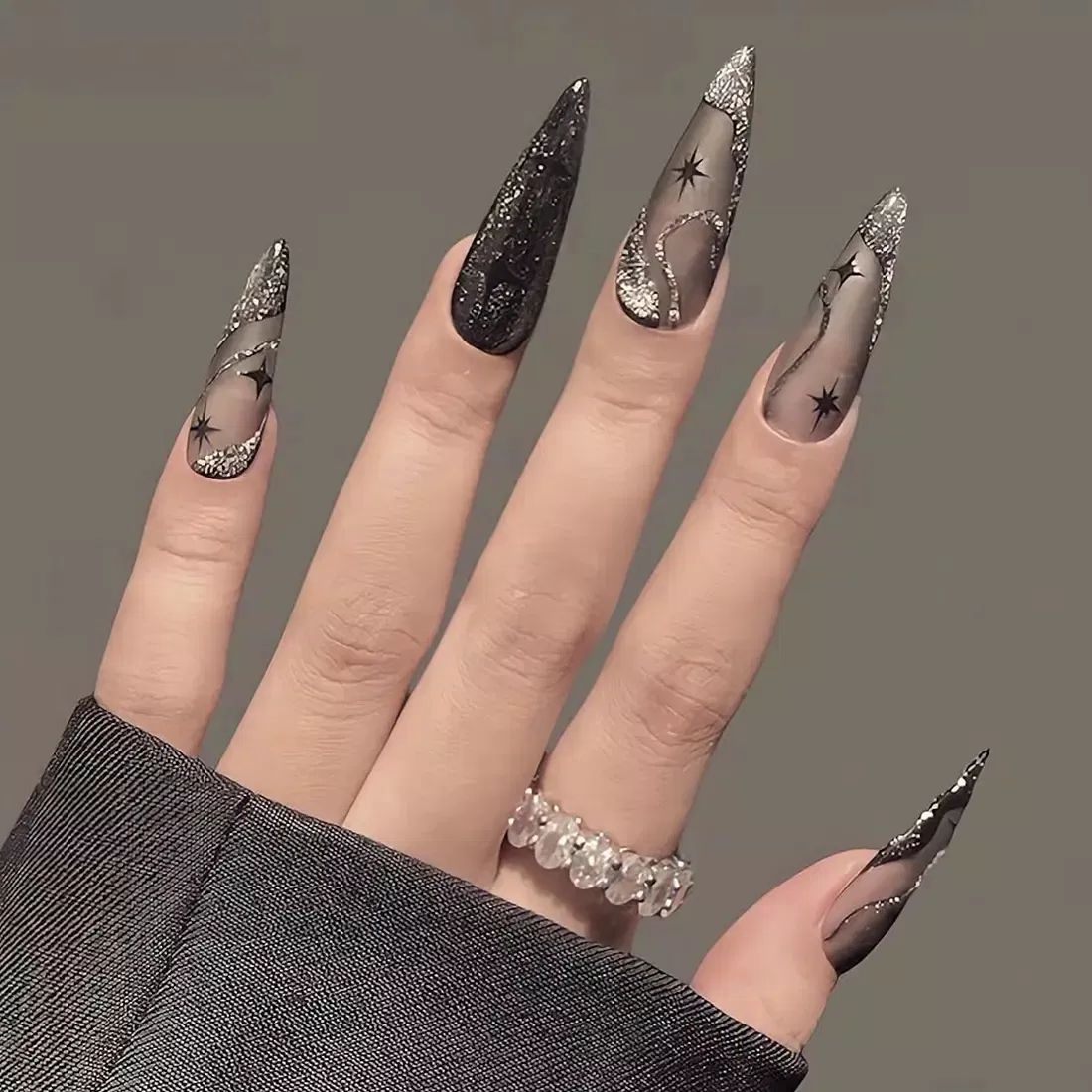 Những mẫu nail Halloween "ma mị"