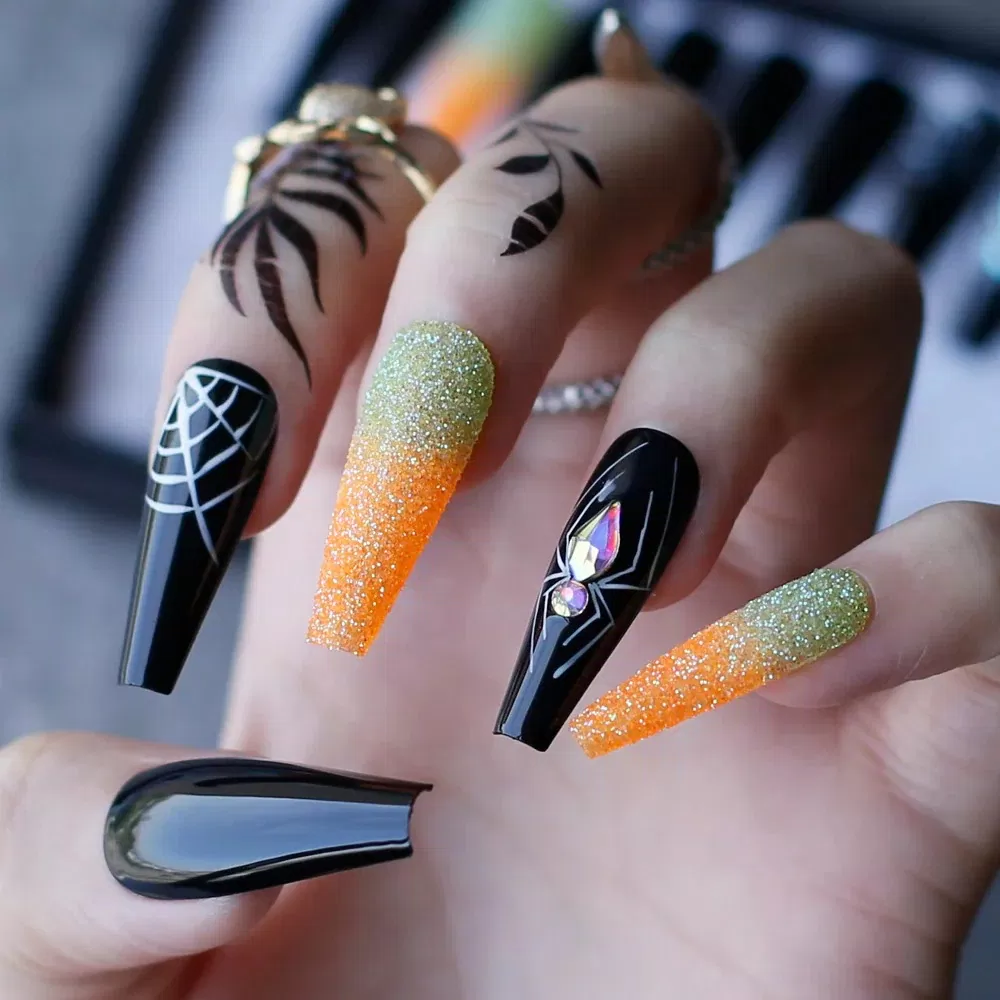 Những mẫu nail Halloween "ma mị"