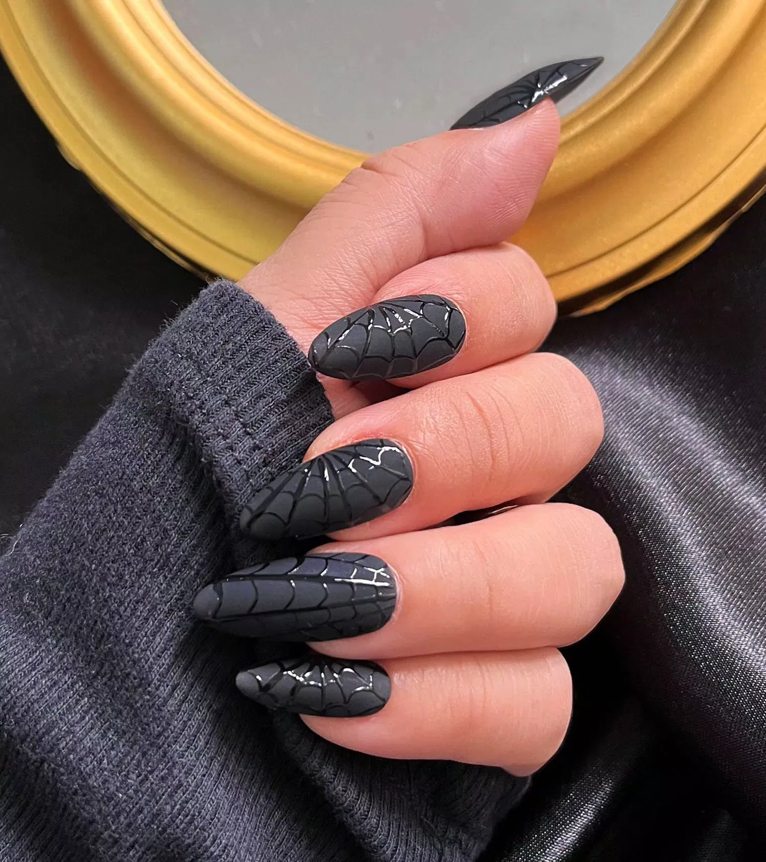 Những mẫu nail Halloween "ma mị"