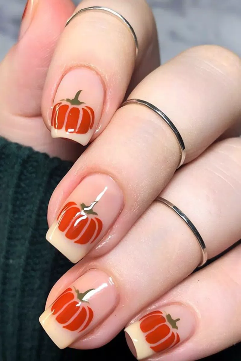 Những mẫu nail Halloween "ma mị"