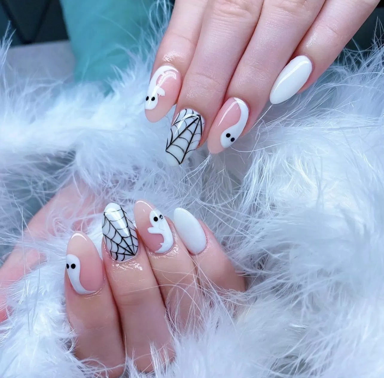 Những mẫu nail Halloween "ma mị"