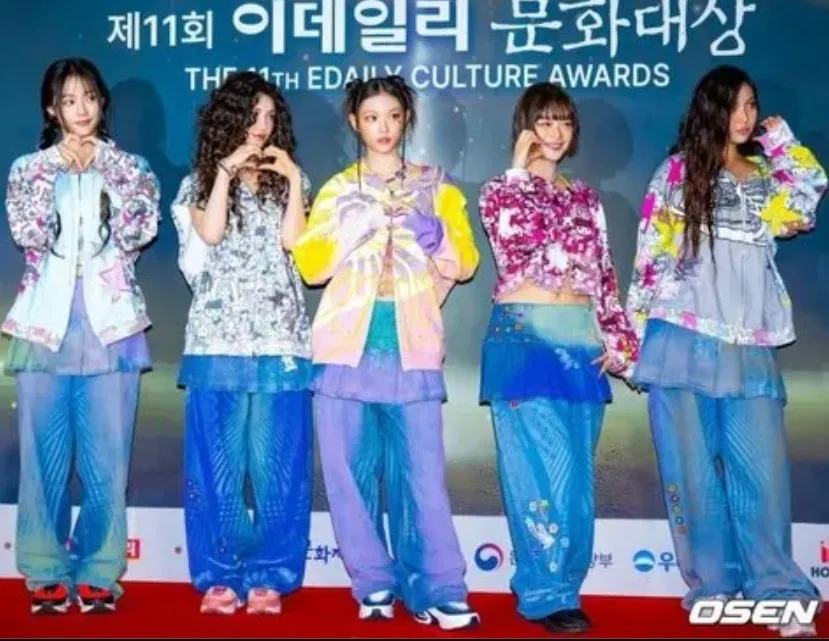 Phong cách mới của NewJeans gây tranh cãi dữ dội (Ảnh: Internet) Phong cách mới của NewJeans gây tranh cãi dữ dội (Ảnh: Internet)