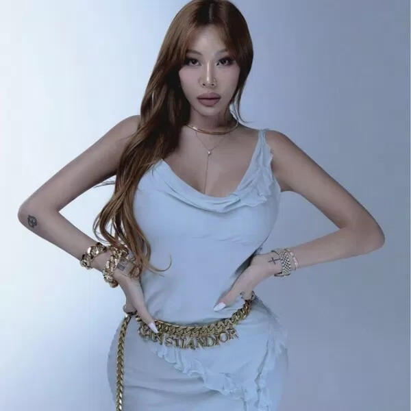 Rapper Jessi gặp khó khăn trong việc tìm kiếm "bến đô" lâu dài (Ảnh: Internet)