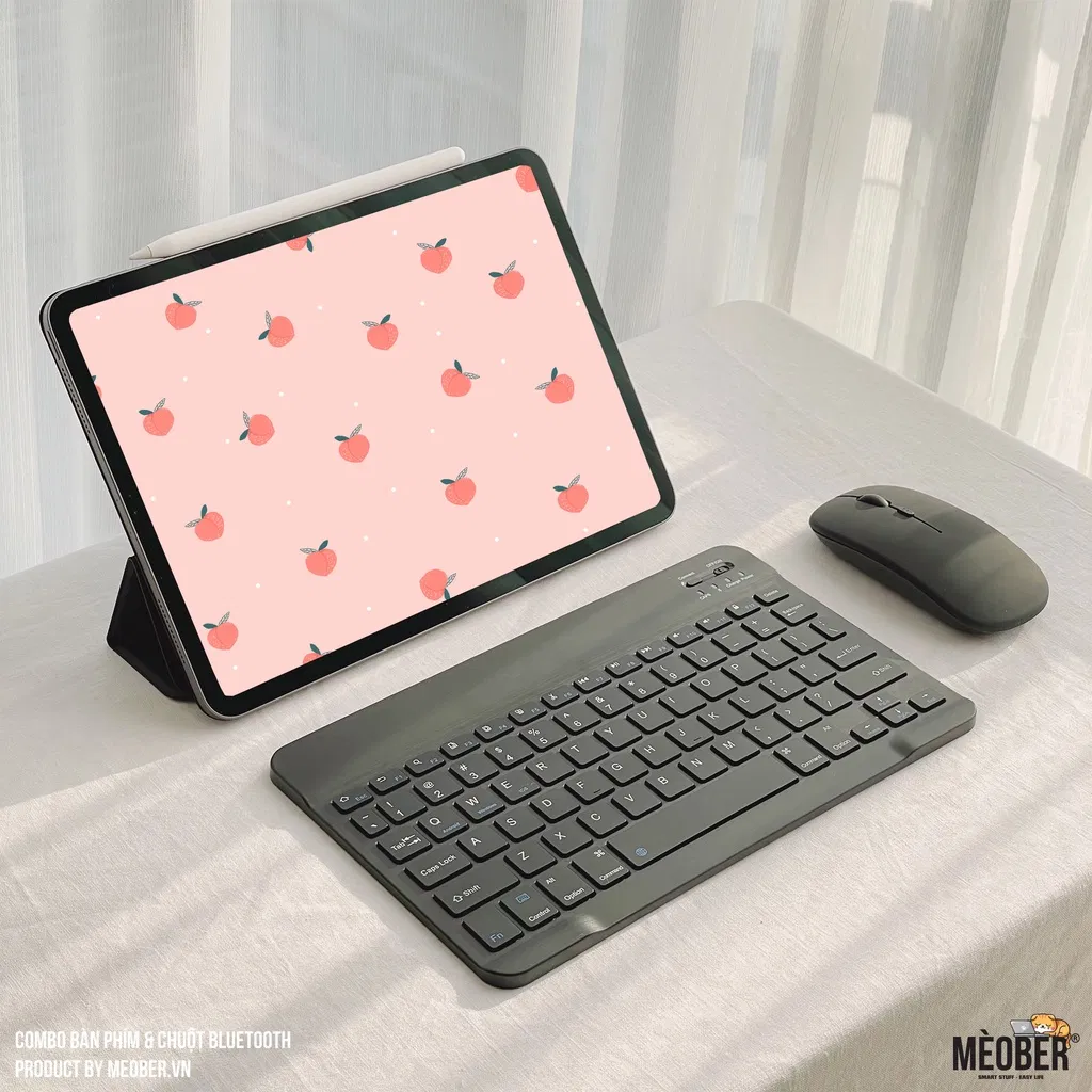 Tablet dù gọn nhẹ nhưng trong một số trường hợp nó sẽ cồng kềnh hơn so với laptop (Nguồn: Internet)