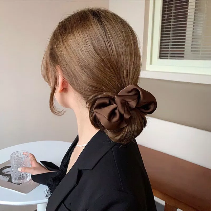 Một vài kiểu tóc sử dụng Scrunchies