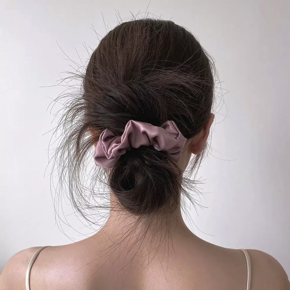 Một vài kiểu tóc sử dụng Scrunchies