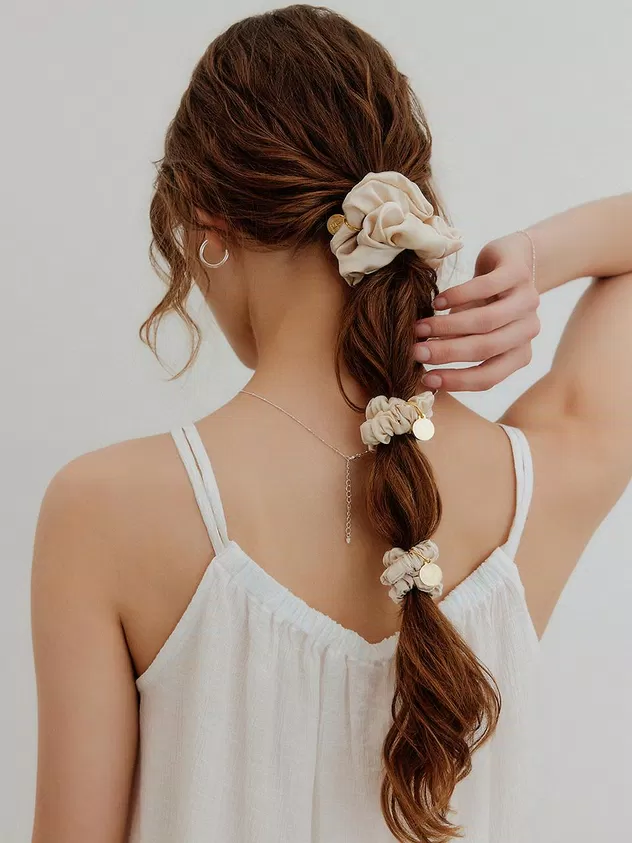 Một vài kiểu tóc sử dụng Scrunchies