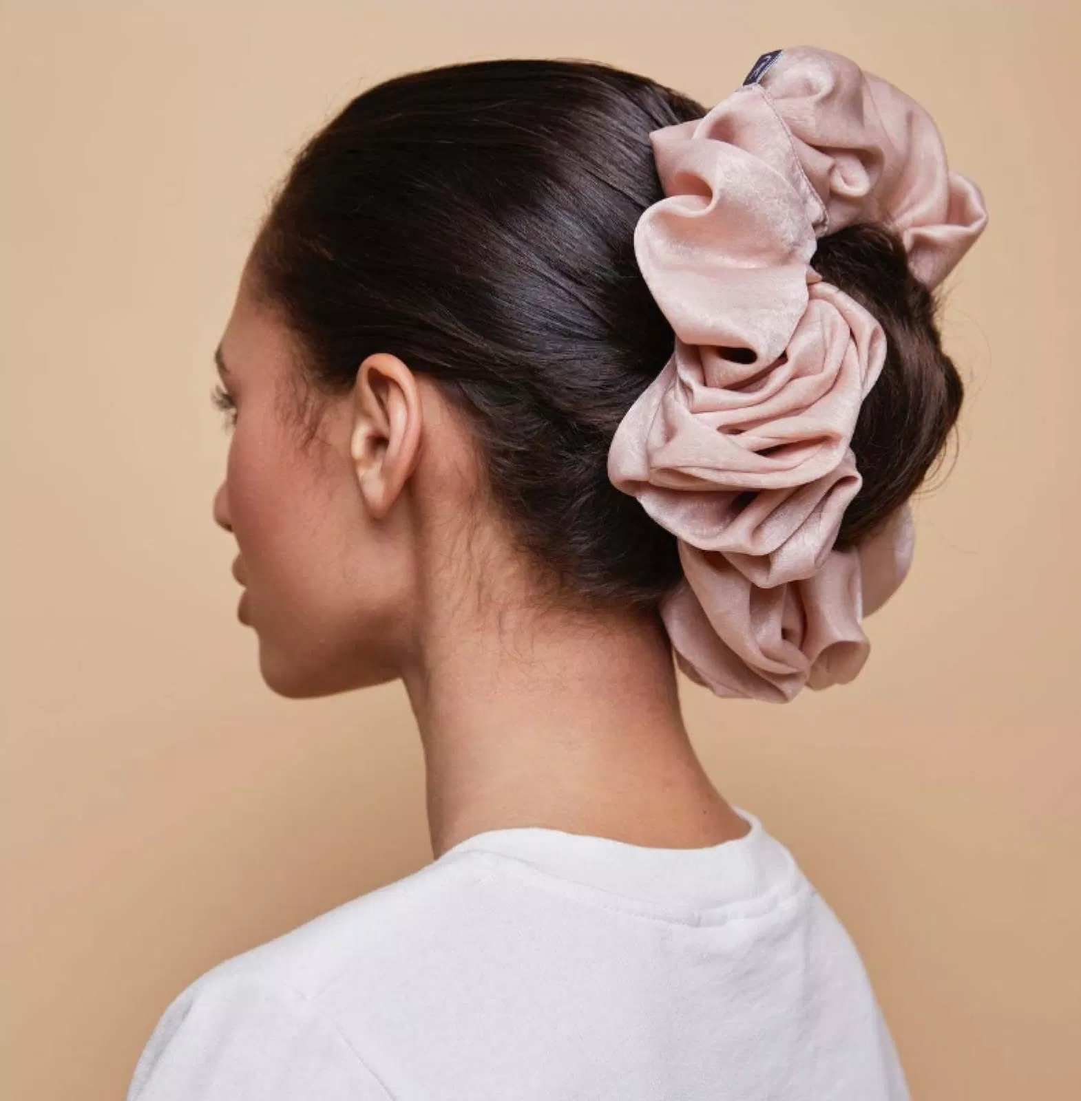 Một vài kiểu tóc sử dụng Scrunchies