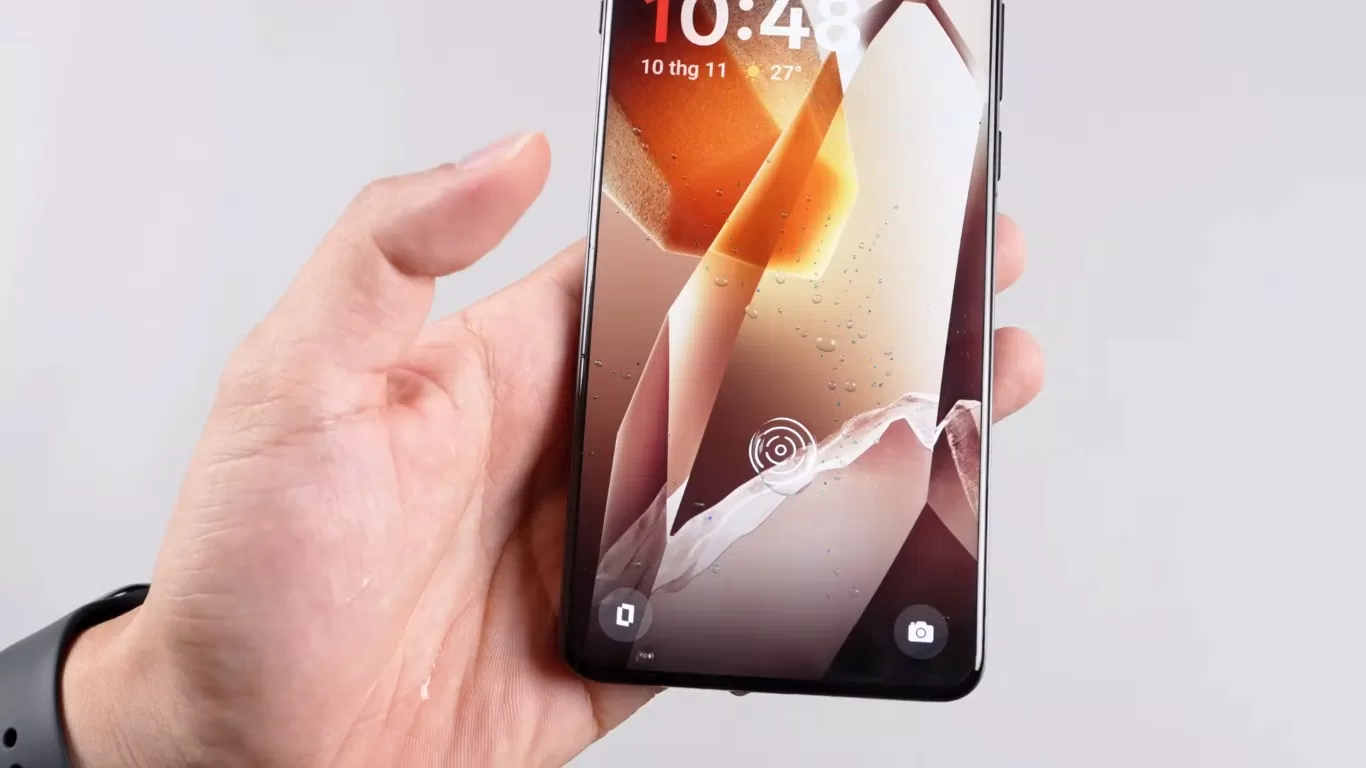 Cảm biến vân tay siêu âm vẫn hoạt động tốt trong tình trạng có dính nước (Ảnh: Internet) Cảm biến vân tay siêu âm vẫn hoạt động tốt trong tình trạng có dính nước (Ảnh: Internet)