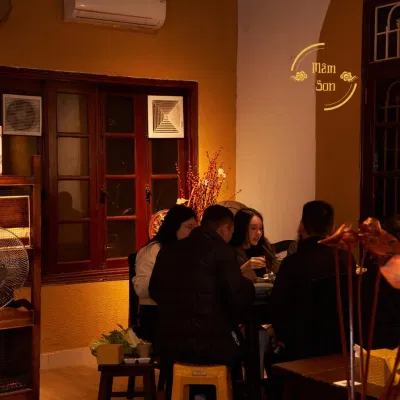 Quán có 4 tầng rộng rãi, không gian ấm cúng (Nguồn: Internet)